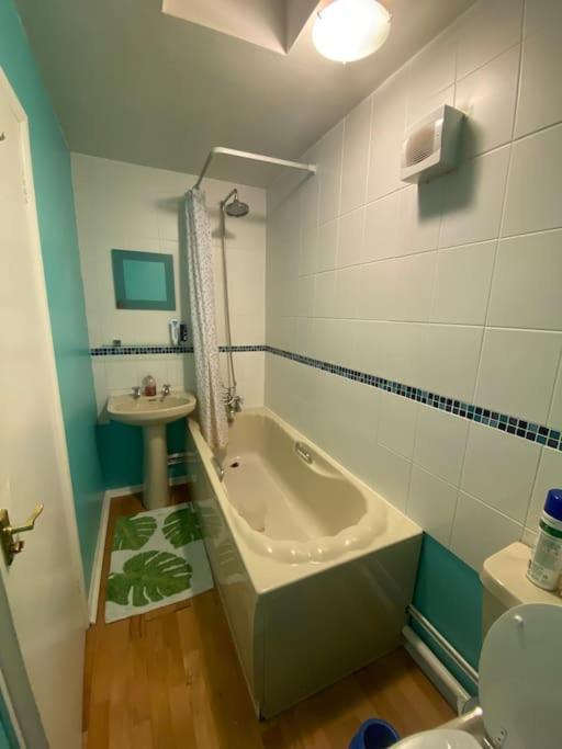 Cosy Apartment With Private Access And Kitchenette In Guildford (Adults Only) Worplesdon Kültér fotó