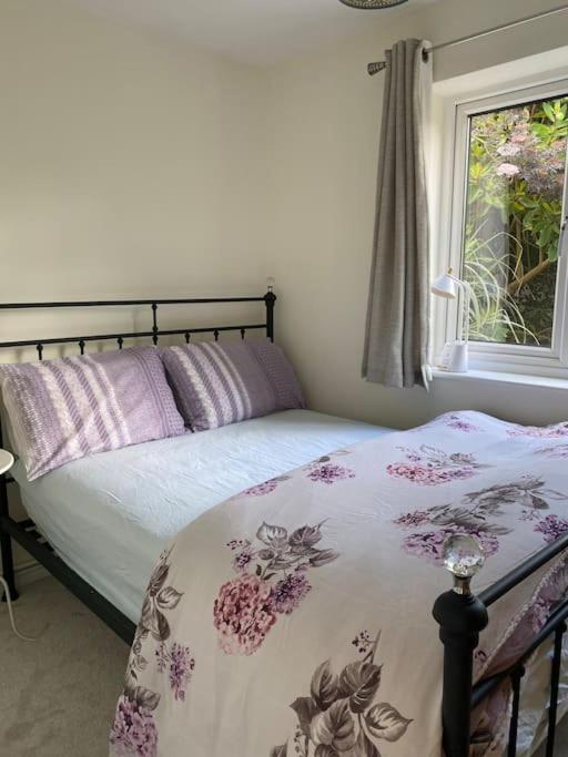 Cosy Apartment With Private Access And Kitchenette In Guildford (Adults Only) Worplesdon Kültér fotó