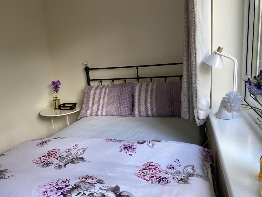 Cosy Apartment With Private Access And Kitchenette In Guildford (Adults Only) Worplesdon Kültér fotó